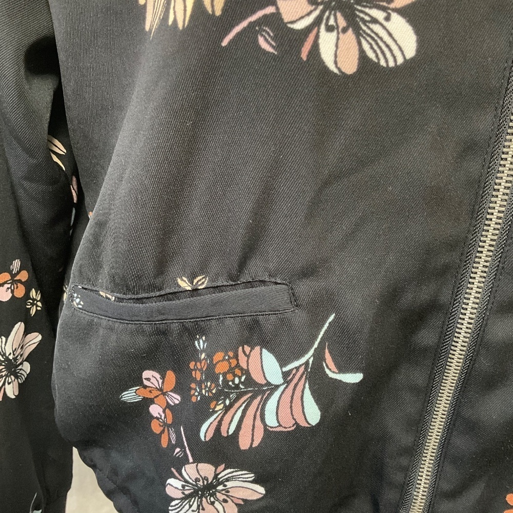 Who What Wear Black Bomber Jacket with Floral Design - Picture 5 of 10